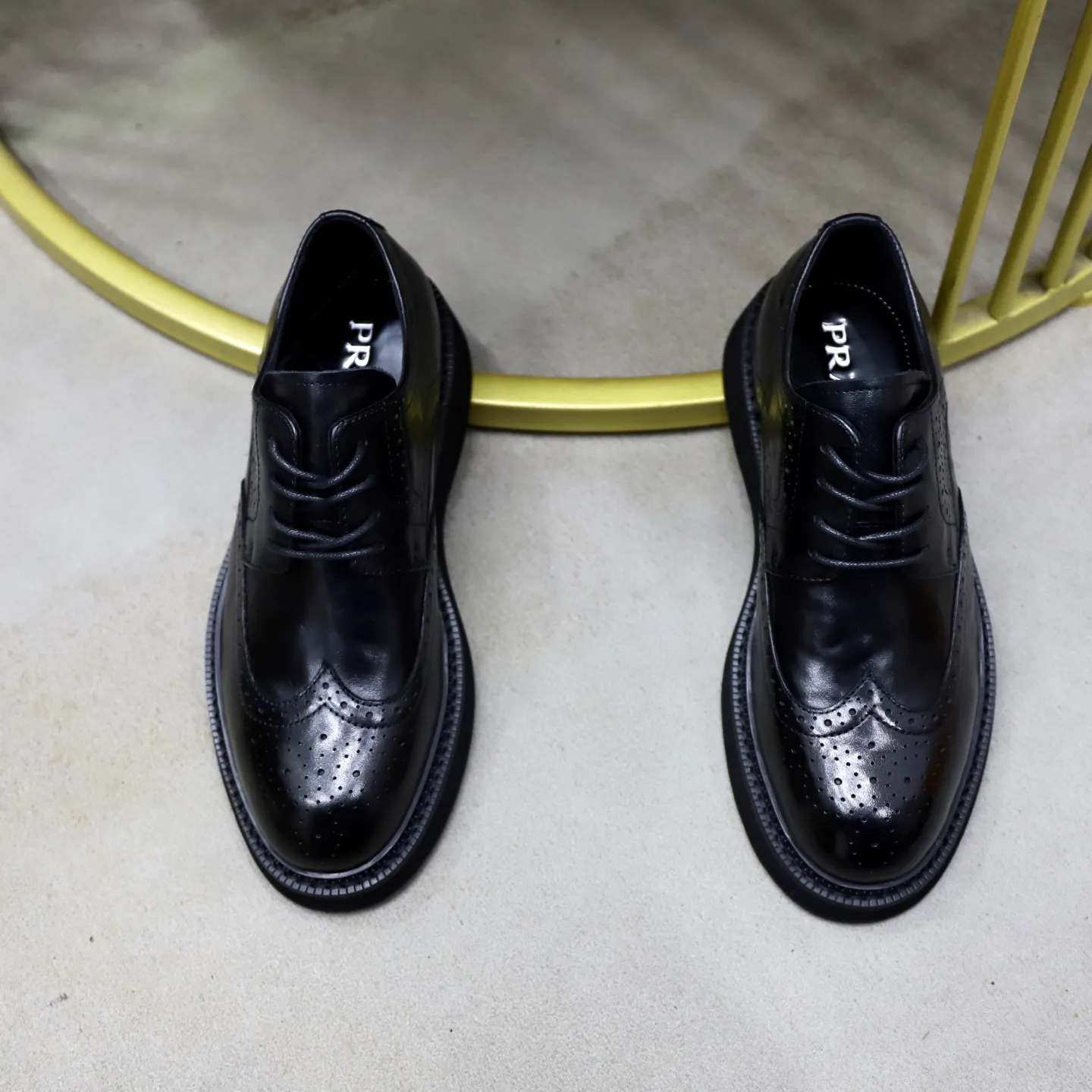 Ex-factory price: 640💰🙅‍♂️🙅‍♂️🙅‍♂️Cowhide Brand: PRADA Standard code: 38-44 (45 customized) Grade: Same as the official website Material: Original high-grade cowhide surface, cowhide lining, non-slip, soft and wear-resistant outsole Style category: Men's fashionable casual boots, distinguished luxury brand elements, top luxury Color: actual picture color